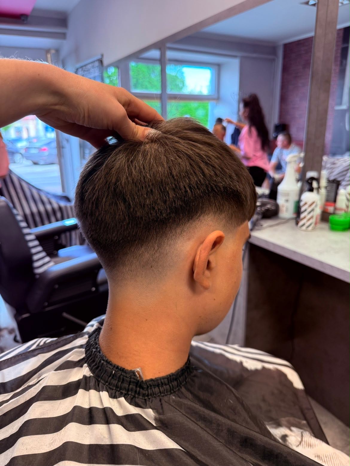Mid fade od tyłu — czyste przejścia