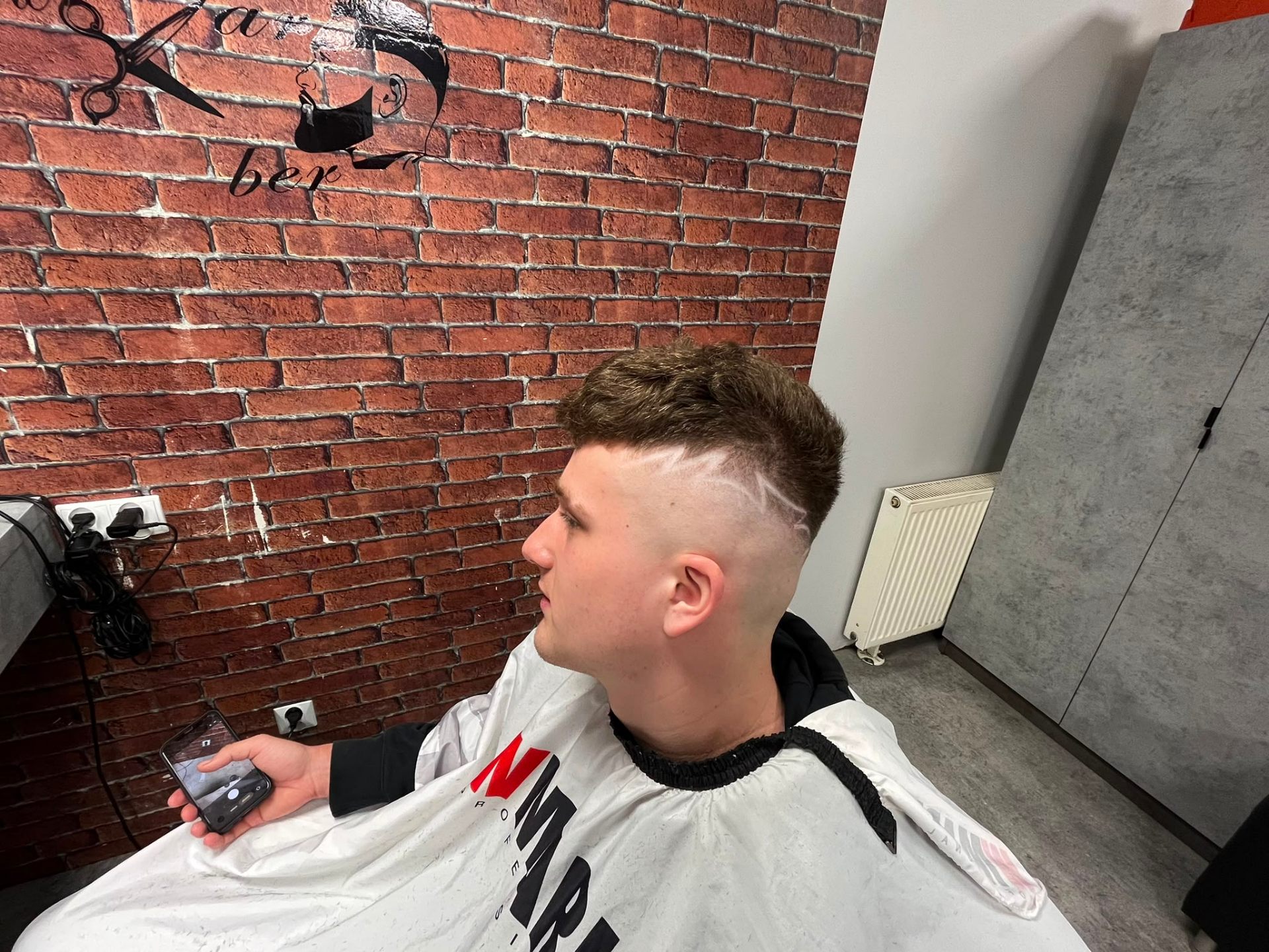 High fade z wzorem — sygnatura Witka