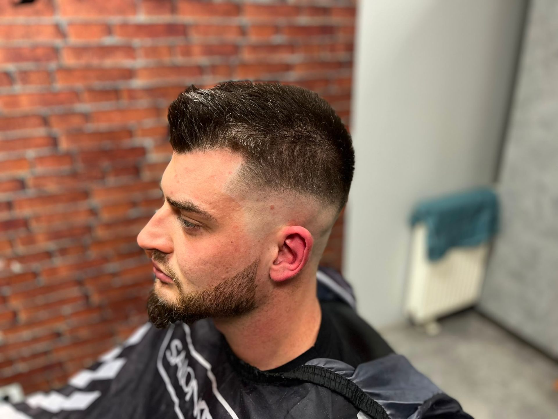 Klasyczny fade z brodą — realizacja salonu