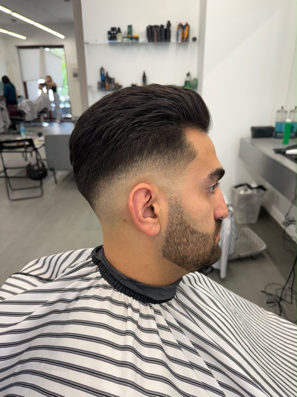 Skin fade z teksturą — męskie strzyżenie